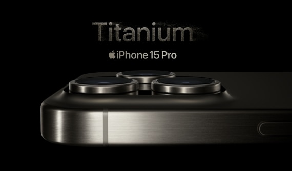 Iphone 15 Pro in Titanium